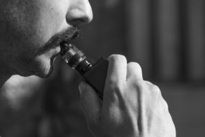 vaping 3576049 960 720 300x200 - 【TIPS】VAPEはたばこ類似製品？たばこの定義と合わせて検証