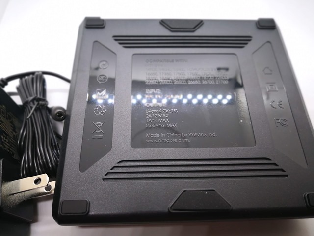 IMG 20180927 181546 thumb - 【レビュー】Nitecore Q6 Battery Charger（ナイトコアキューシックス）レビュー。6スロットで充電が多い日も安全すぎて困るノン。一家に一台お守りのような守護神リチウムバッテリーチャージャー！