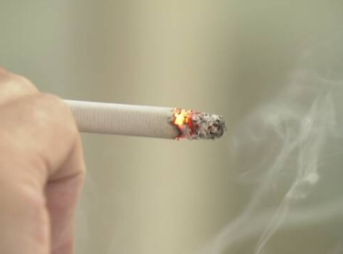 K10012389491 2004152215 20041605 343x254 - お国の為にタバコを吸わないのは非国民だ!!